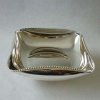 Art. 26_ciotola QUADRA PERLINATA Mis.cm.15X15-18X18-21X21-24X24